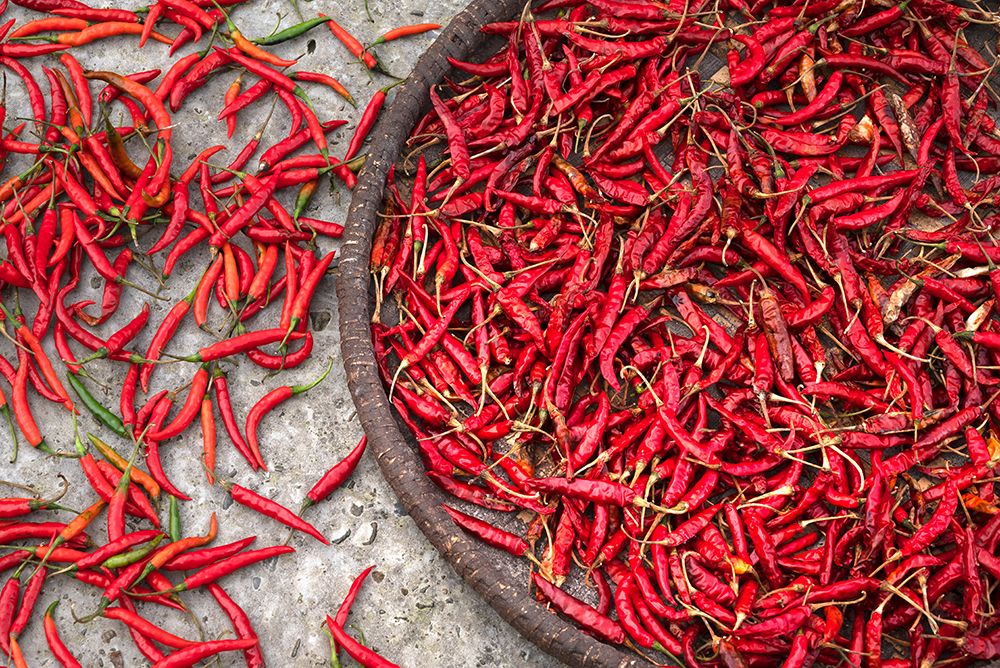 Nepal-drying peppers on the sidewalk